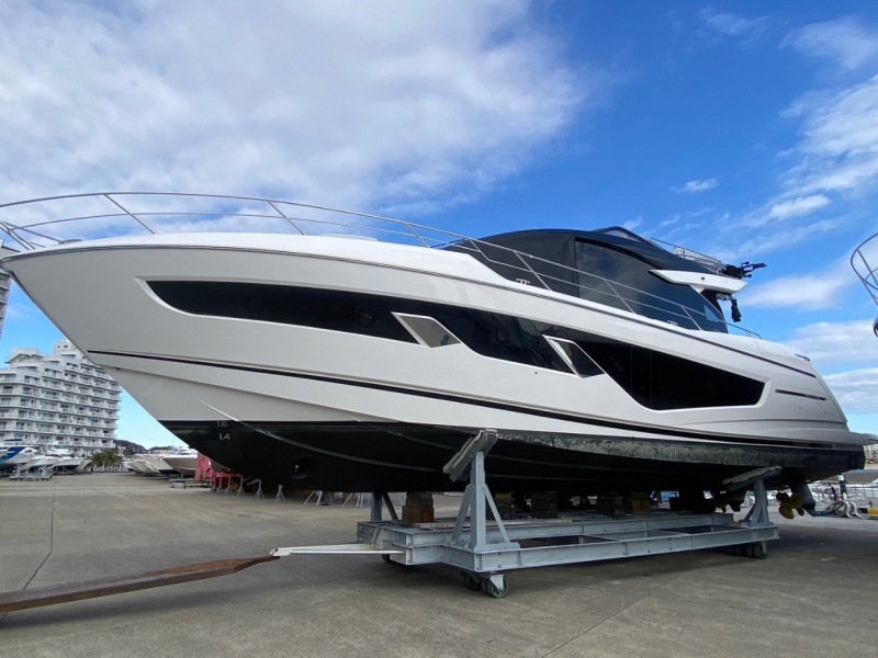 サンシーカー 65 SPORT YACHT Twin Volvo Penta IPS 1350　2023年モデル新艇