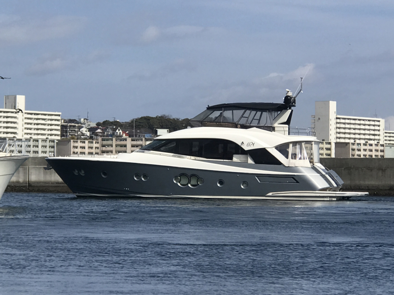 MONTECARLO YACHTS MCY70 エンジンアワー僅か433時間の2016年式 モンテカルロヨットMCY70 　内覧のご予約受付中 　