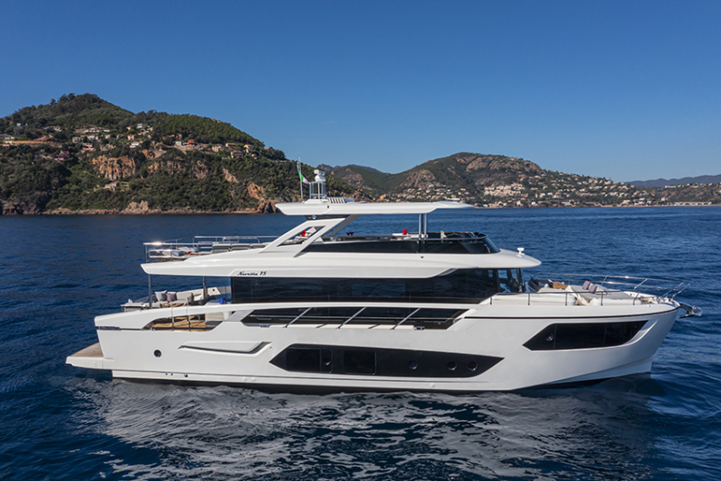 アブソルート Navetta75 2025年式のABSOLUTEのフラッグシップ「Navetta75」2024年9月開催のカンヌボートショー展示艇！