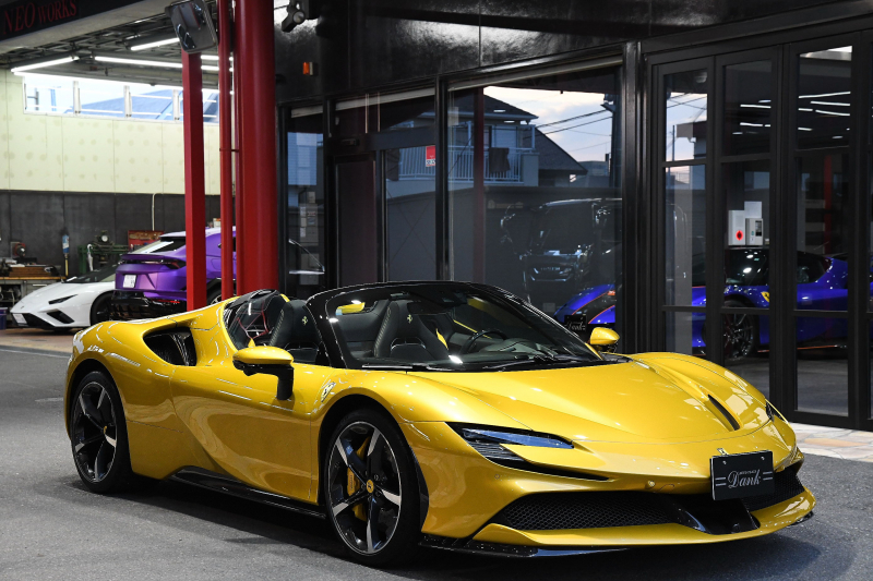 フェラーリ SF90 スパイダー ディーラー車　1オーナー　メーカー保証付き