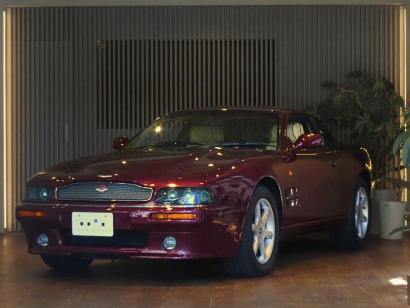 アストンマーティン V8 V8 Coupe / 右H / チェビオットレッド / コノリーレザー / ハンドビルド / 生産台数101台