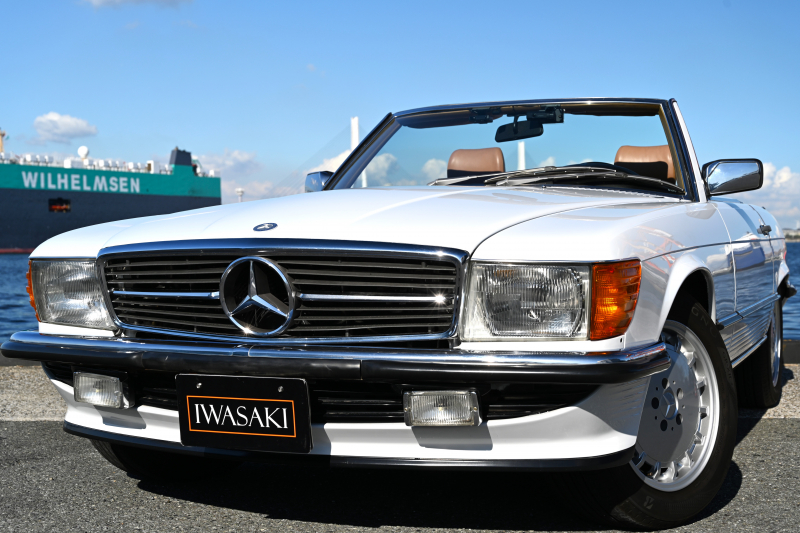 メルセデスベンツ SLクラス 超希少大人気絶滅的希少モデルコレクター物 R107 500SL 4人乗り左ハンドル低走行3.5万Km大人気カラーアークティックホワイト＆希少キャメルレザーインテリア茶幌新品同様フルオリジナル徹底整備車両純正アルミタイヤ4本交換済Continental新品デッキ豪華装備多数必見!!