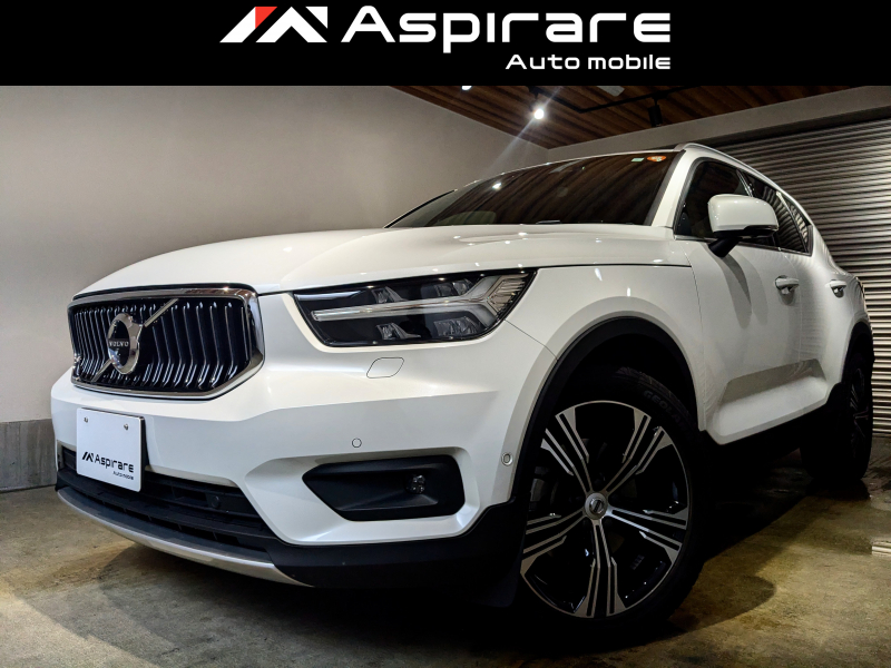 ボルボ XC40 B4 AWD インスクリプション　パノラマガラスサンルーフ　ベージュレザーシート　ハーマンカードンサウンドシステム　