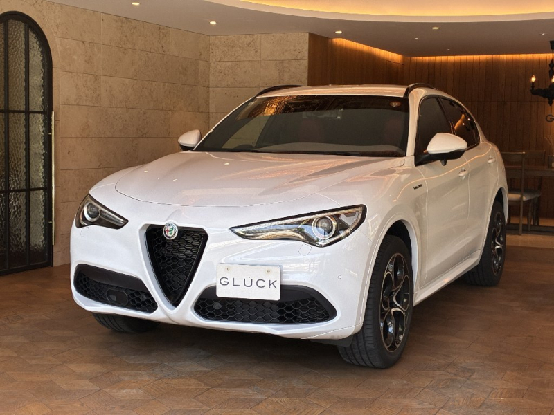 アルファロメオ ステルヴィオ 2.0 ターボ Q4 ヴェローチェ 4WD　禁煙車　赤革スポーツシート　純正20インチAW　純正メモリ―ナビTV　ブルートゥース　アップルカープレイ　ハーマンカードン　リアビューカメラ　LEDヘッド　アクティブクルーズ　オートリアゲート