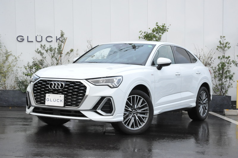 アウディ Q3 スポーツバック35TFSI Sライン　 コンビニエンス&アシスタンスPkg プラスPkg 19インチAW LEDヘッドライト 電動ゲート サイドアシスト パーシャルレザーシート ハイビームアシスト バーチャルコックピット MMIナビゲーション 電動シート 禁煙車