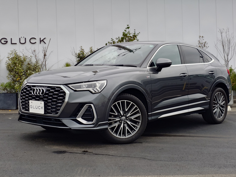 アウディ Q3 スポーツバック35TFSI Sライン　ベーシック&アシスタンスPkg 19インチAW  LEDライト ACC 360°カメラ バーチャルコックピット サイドアシスト テクノロジーPkg シートヒーター 電動ゲート アドバンストキー S-lineバンパー MMIナビ
