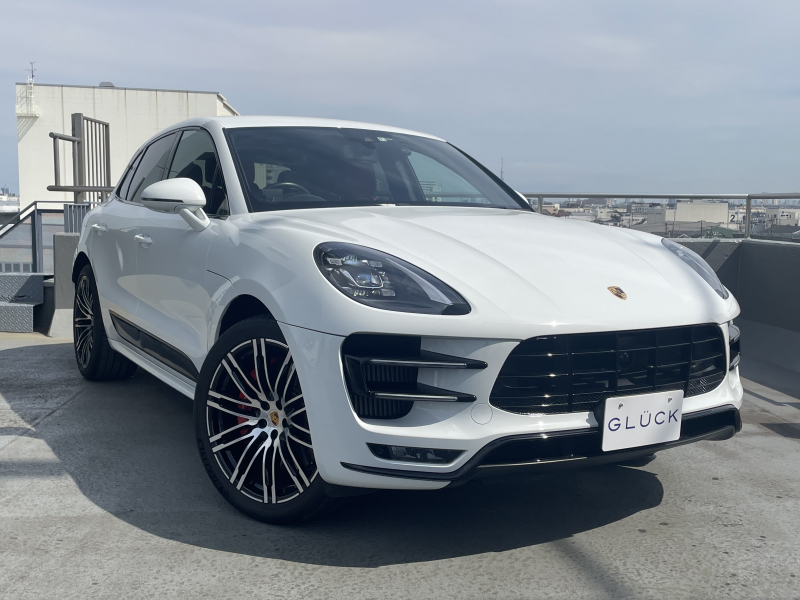 ポルシェ マカン ターボパフォーマンス  スポーツクロノPKG　スポエグ　　レーンキープ　21インチturboデザインホイール　アダプティブクルーズコントロール　BOSEサウンド　パワーステアリングプラス　　エントリードライ＆ドライブ