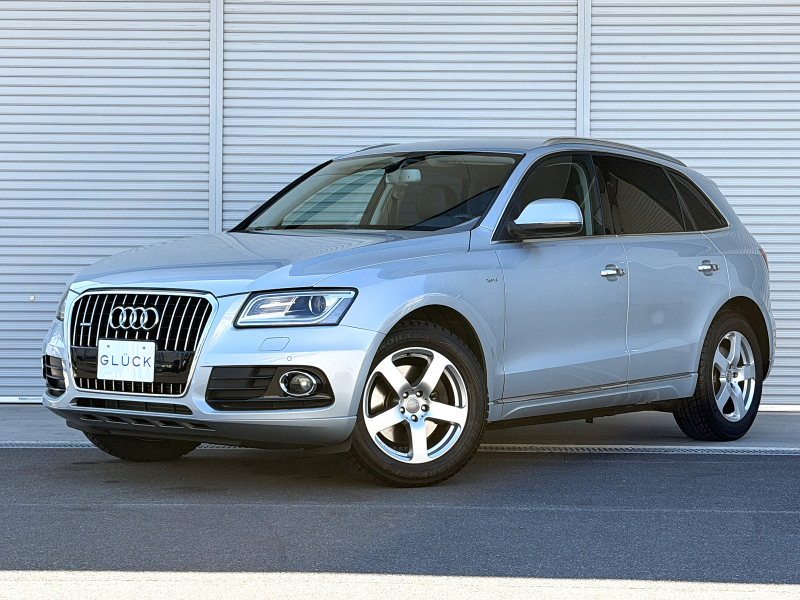 アウディ Q5 アウディ Q5ハイブリッド クワトロ ディーラー車 禁煙車 左ハンドル レザーpkg バックカメラ ヒーター＆メモリー付フロント電動シート 純正ナビ HIDヘッドライト パワーテールゲート リアシートリモートリリースレバー 純正18AW ACC