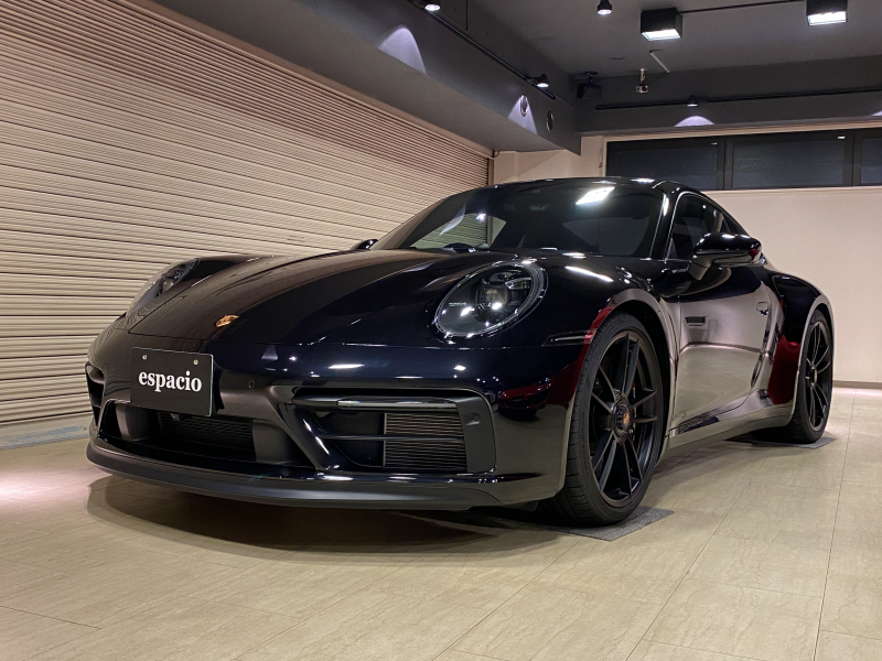 ポルシェ 911(Type992) Carrera GTS PDK ジェットブラックメタリック Race-TexインテリアPKG スポクロPKG パワステプラス LEDマトリックスヘッドライト 20/21“ターボSホイール ハイグロスブラック塗装キャリパー スポーツエグゾーストシステム レーンチェンジアシスト エントリードライブBOSEサウンドシステム 1オーナー 新車保証継承OP144万円