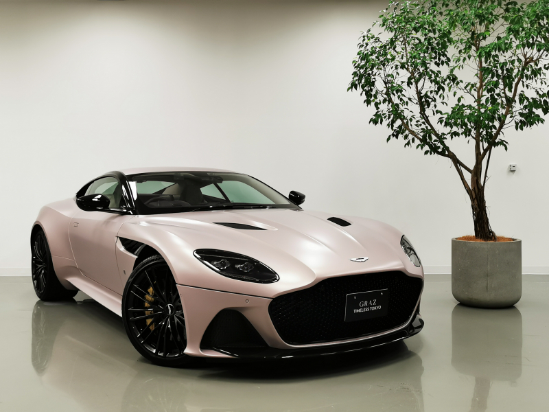 アストンマーティン DBS Superleggera 5.2L V12 RHD 2022MY 1オーナー　Paint-Q-Commission　エグゾーストフルチタニウムシステム　Interior-Inspire Comfort-Light Duotone　サテンチョップドカーボントリムインレイ　Bang&Olufsen　認定中古車保証