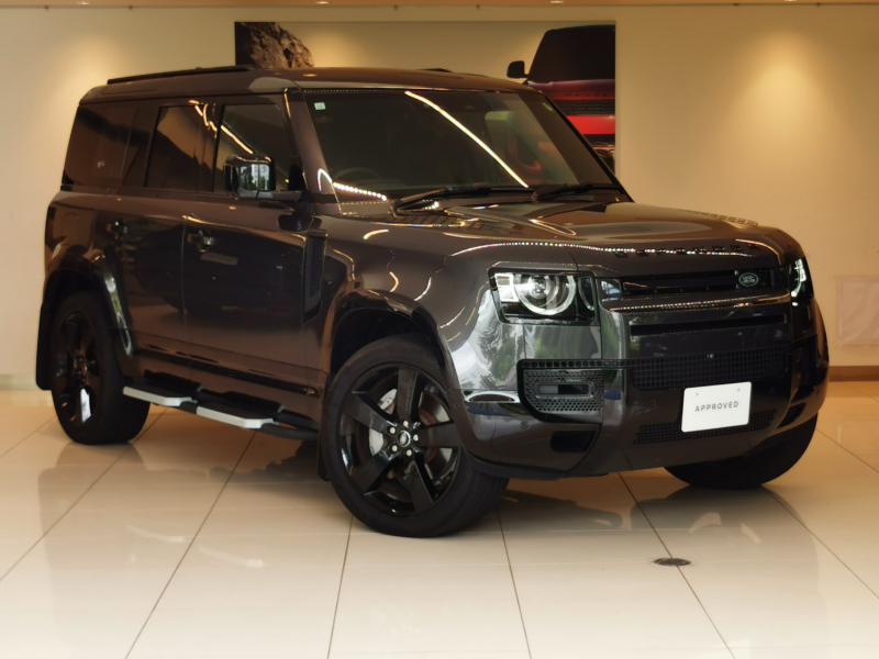 ランドローバー ディフェンダー 110 XダイナミックSE 3.0L D300 AWD 1オーナー 黒シート サンルーフ 電子制御エアサスペンション エクステンデッドブラックエクステリアパック センターコンソール急速クーラーBOX ワイヤレスデバイスチャージング インタラクティブドライバーディスプレイ 22インチアルミホイール